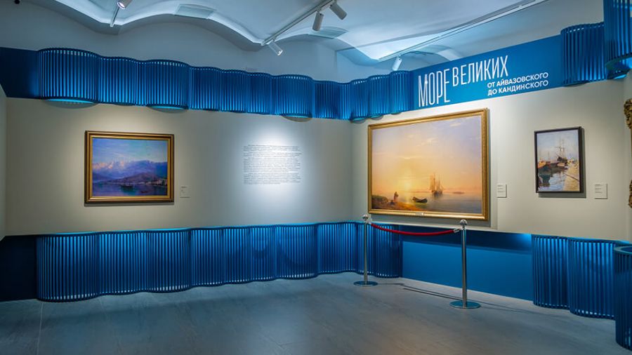 Картины на выставке Море великих
