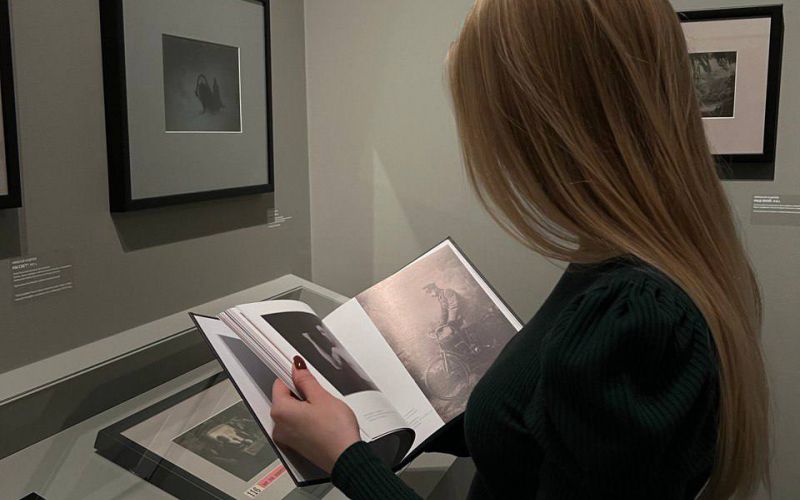 Издание «Живопись света. Искусство фотографии» представил Серпуховский историко-художественный музей к 140-летнему юбилею русского фотографа-пикториалиста Николая Андреева.