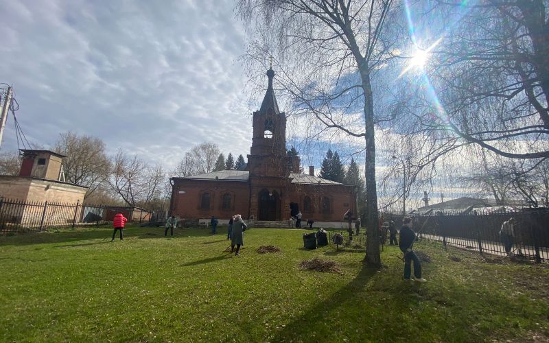 Серпуховский музей присоединился к месячнику благоустройства.